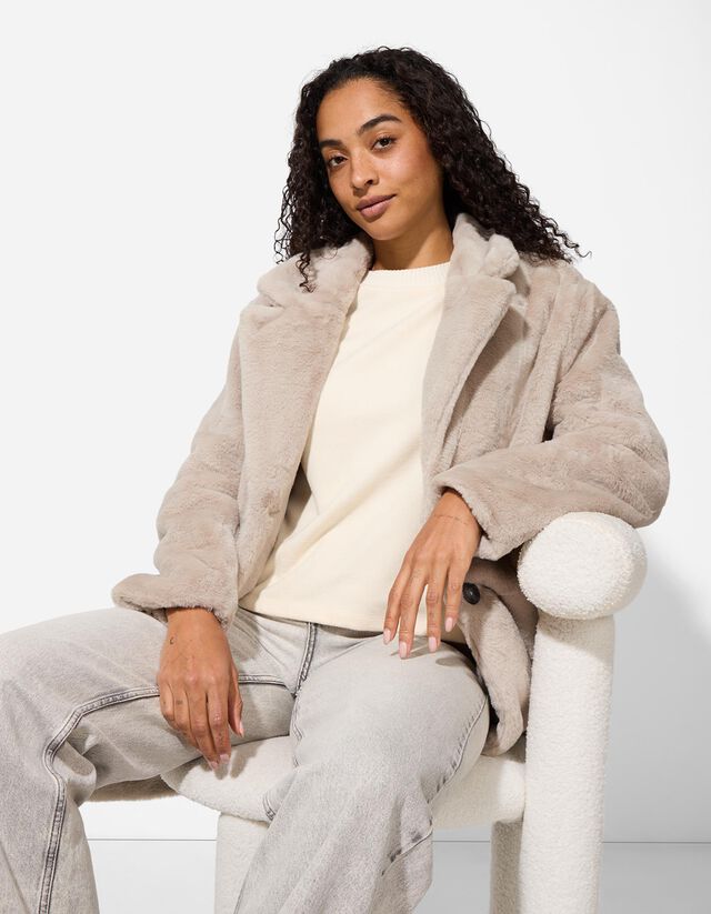 ABRIGO DE PIEL SINTETICA