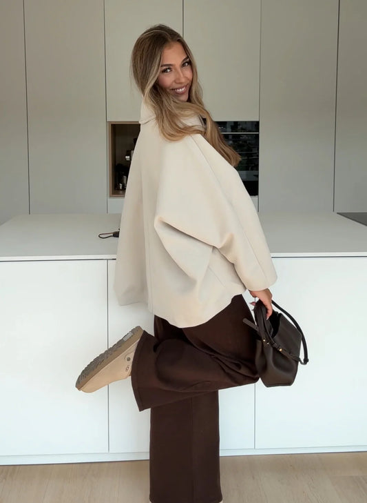 Chaqueta oversize color crema