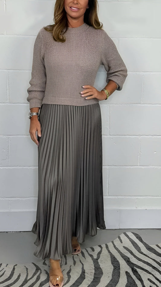 Claudia - Vestido maxi con jersey y falda plisada